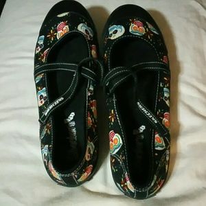 Sketchers shoes size 7